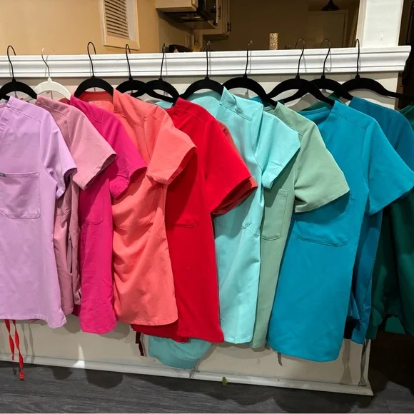 Figs XS Scrub Sets - Picture 4 of 4